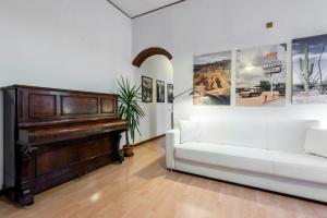 Posedenie v ubytovaní Happy & Beautiful Flat in Central Milan