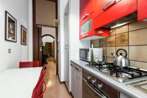 Kuchyňa alebo kuchynka v ubytovaní Happy & Beautiful Flat in Central Milan