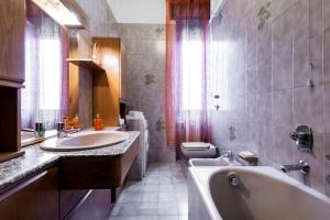 Kúpeľňa v ubytovaní Happy & Beautiful Flat in Central Milan