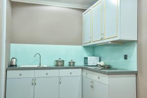 Een keuken of kitchenette bij The Alcove Apartment Vung Tau