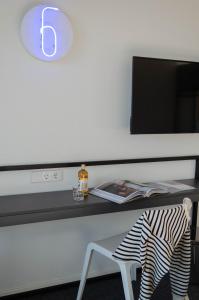 TV a/nebo společenská místnost v ubytování Kartuli Hotel