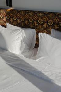 Postel nebo postele na pokoji v ubytování Kartuli Hotel