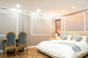 Ліжко або ліжка в номері The Alcove Apartment Vung Tau