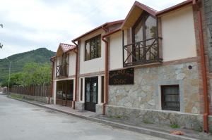 Nespecifikovaný výhled na hory nebo výhled na hory při pohledu z hotelu