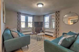 Istumisnurk majutusasutuses Bristol Home with Pool about 3 Mi to Dtwn and Beach!
