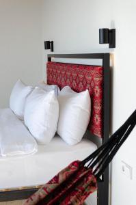 Postel nebo postele na pokoji v ubytování Kartuli Hotel