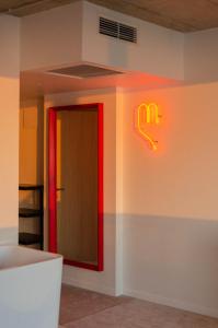 Postel nebo postele na pokoji v ubytování Kartuli Hotel