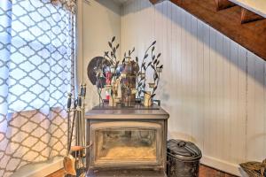 Gallery image of Charming Danbury Cottage with Lake Kenosia Access! in Danbury