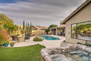 Piscina en o cerca de Luxurious Chandler Oasis with Heated Pool and Hot Tub!