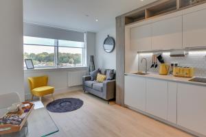 Kuchyň nebo kuchyňský kout v ubytování Kings Road Apartments