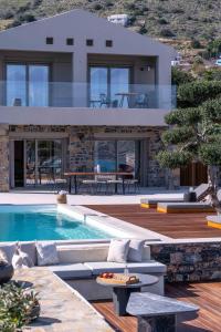 Bazén v ubytování The Olive Tree Villa Elounda nebo v jeho okolí