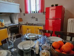 Kuchyň nebo kuchyňský kout v ubytování 1935 home