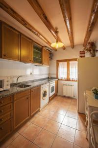 a kitchen with a sink and a refrigerator at Casas Santos y Tolta in Loarre