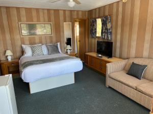 Gallery image of Kit Wat Motel & Marina in Sauble Beach