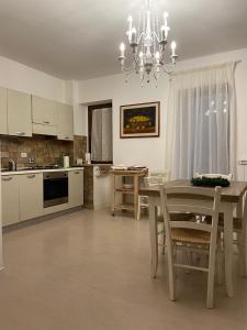 Η κουζίνα ή μικρή κουζίνα στο La casa di Luana sulla via Francigena