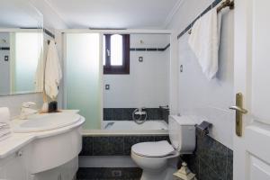 A bathroom at Vivian's Villa - Endless View