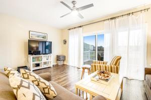 TV a/nebo společenská místnost v ubytování Seaside Village - Bowline 13002-4