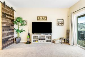 TV a/nebo společenská místnost v ubytování Seaside Village - Bowline 13002-4 + 34 fotografií