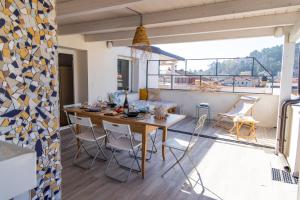 A balcony or terrace at Zefiro Home Pesaro Zona Mare e San Bartolo by Yohome