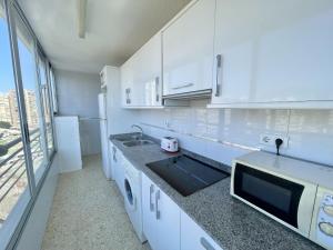 Kuchnia lub aneks kuchenny w obiekcie TORRE VALENCIA APARTMENT