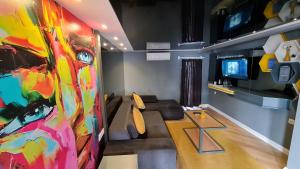 una sala de estar con una pintura colorida en la pared en Letstay Hotel - Adults Only, en Antalya