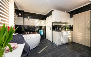 Kuchyňa alebo kuchynka v ubytovaní Apartament Lipowa Love Rooms