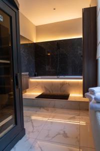 a bathroom with a bath tub with lights on the floor at LES BC BG in Charleville-Mézières