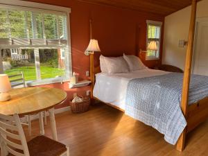 A bed or beds in a room at Lopez Farm Cottages & Tent Camping