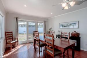 a dining room with a table and chairs at Coram's Corner in Jacksonville Beach