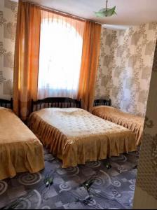 Кровать или кровати в номере Rich Hotel