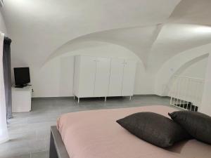 Televízia a/alebo spoločenská miestnosť v ubytovaní Maya's Home