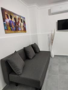 Televízia a/alebo spoločenská miestnosť v ubytovaní Maya's Home