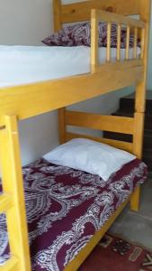 a pair of bunk beds in a room at N1-3 Apto Céntrico Pequeño Habitación C/ Aire Acondicionado P/4 Personas Baño Privado in Artigas
