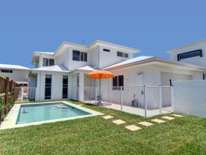 Gallery image of Coolum Street 41 Dicky Beach in Caloundra