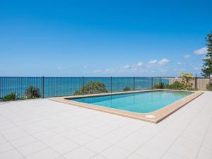 Bazén v ubytování Edgecliffe Unit 4 4 Esplanade Kings Beach nebo v jeho okolí