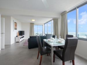 Gallery image of Pacific Towers Unit 4 19 Ormonde Tce Kings Beach in Caloundra