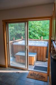 Gallery image of Cozy Mountain Retreat w/ Private Hot Tub in Fernie