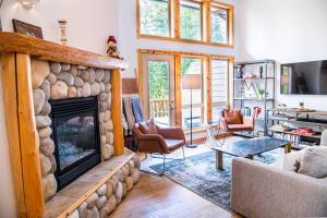 Gallery image of Cozy Mountain Retreat w/ Private Hot Tub in Fernie