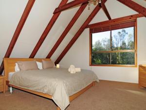 מיטה או מיטות בחדר ב-Sweet Gum Bend Delightful 2 bedroom cottage