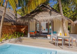 Bazén v ubytování Anantara Dhigu Maldives Resort nebo v jeho okolí