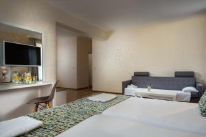 TV a/nebo společenská místnost v ubytování Marina Sands Bijou Boutique - Amazing views