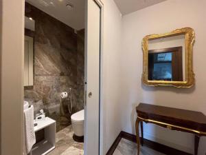 A bathroom at Belvilla by OYO Tamburina