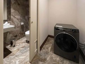 A bathroom at Belvilla by OYO Tamburina
