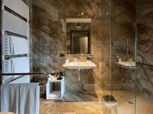A bathroom at Belvilla by OYO Tamburina