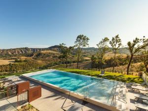 The swimming pool at or close to Belvilla by OYO Tamburina