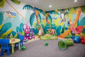 a childrens room with a mural of the ocean at Familienhotel Reiterhof Runding in Runding