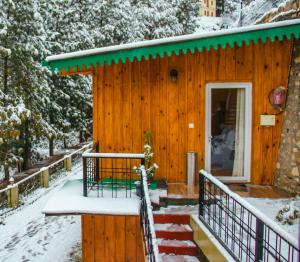 THEHIMALAYANLIVING WHISTLING PINES v zimě
