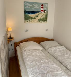 מיטה או מיטות בחדר ב-Sanddorn Sanddorn - Whg 01