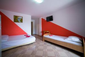 Postel nebo postele na pokoji v ubytování Ari Apartments + 37 fotografií