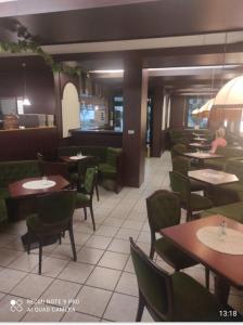 Un restaurant u otro lugar para comer en Pension Rippchen-Schmiede./Restaurant und Cafe